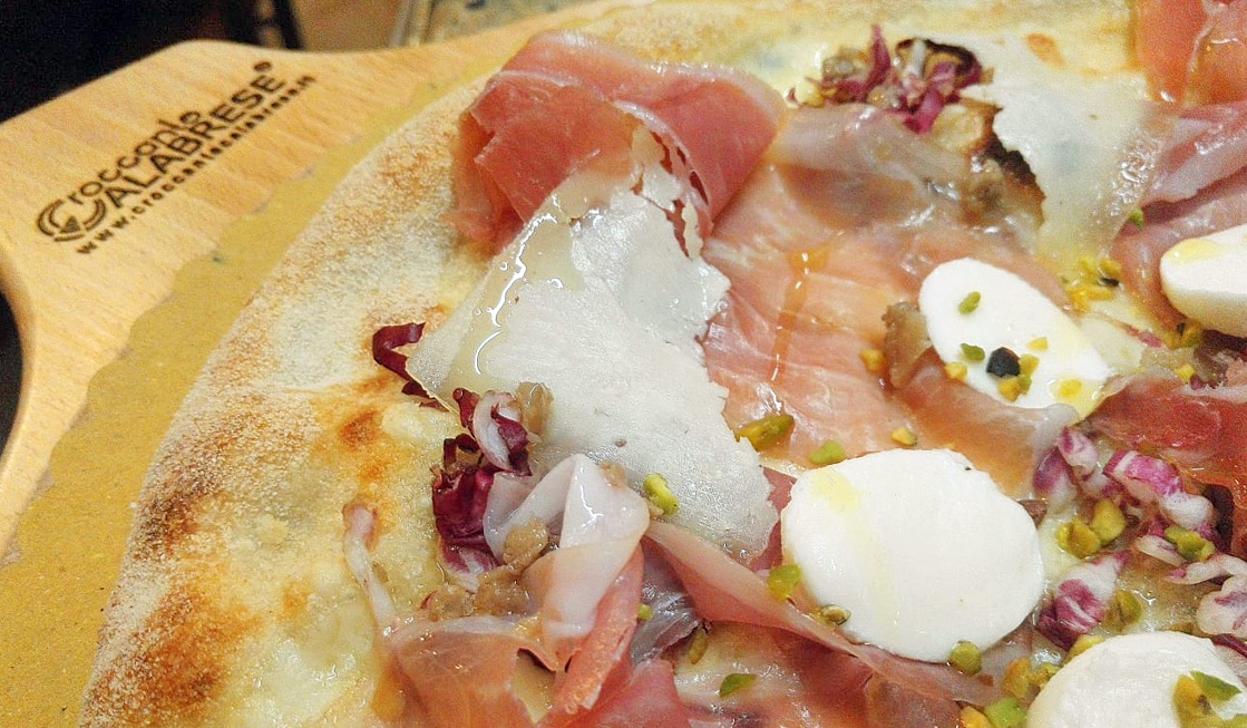 Croccante Calabrese® con pecorino Crotonese, Speck, Radicchio e Granella di pistacchio